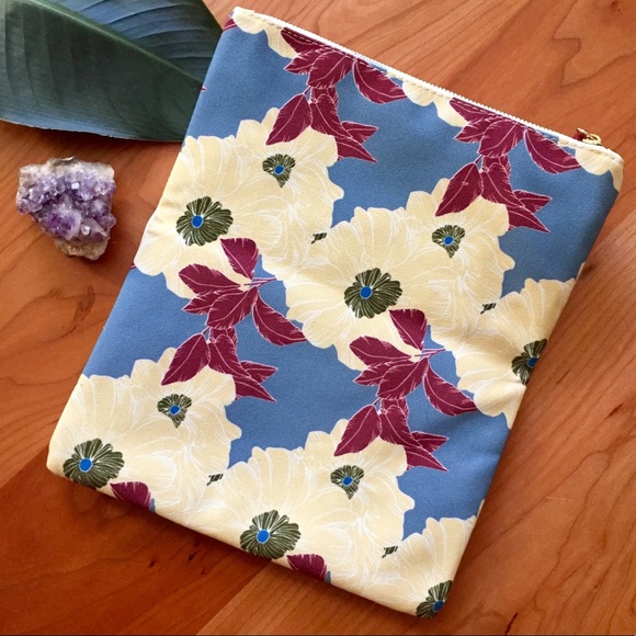 Floral & white leather clutch - Picture 2 of 5